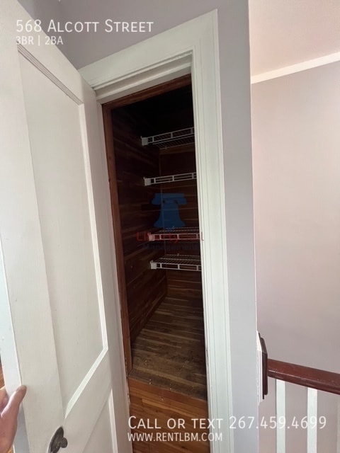 Building Photo - 568 Alcott St