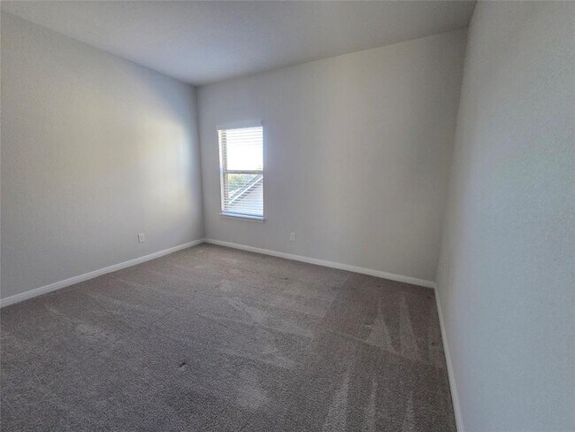 Building Photo - 221 Bauer Lp