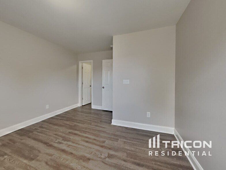 Building Photo - 4442 Vernon Cir SE