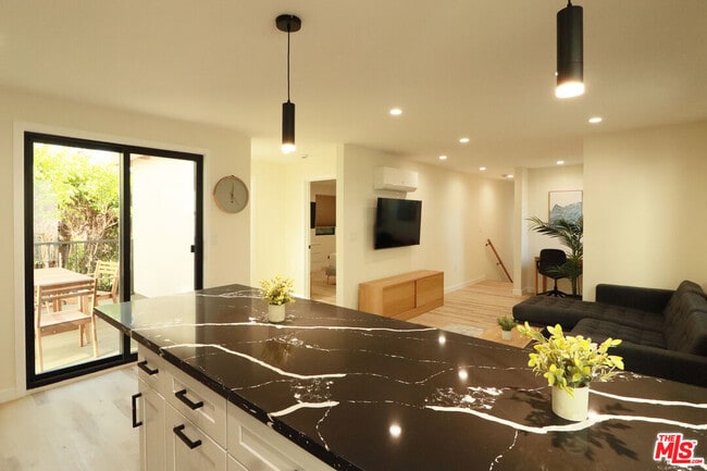 Building Photo - 918 N San Vicente Blvd