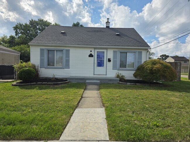 Building Photo - 30555 Brush St