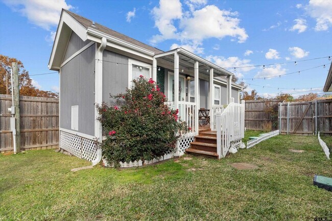 Building Photo - 10801 Harvest Wood Dr