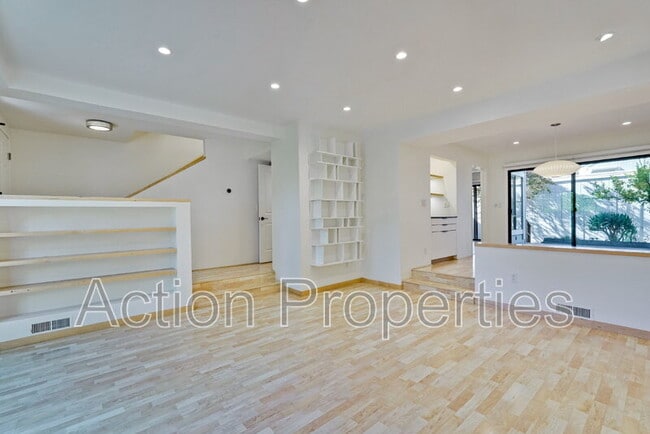 Building Photo - 209 Ortega Ave