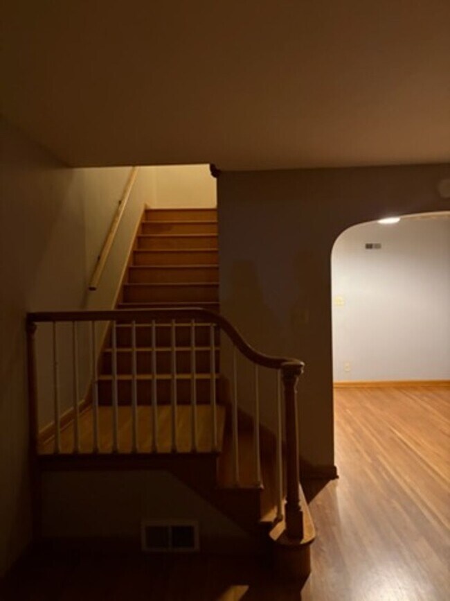 Building Photo - 8100 - 547/549 COURT AVE. (WESTON)