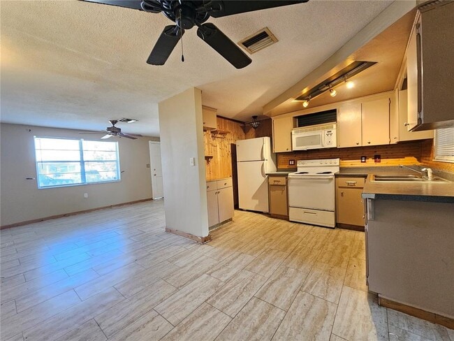 Building Photo - 3048 Coldwell Dr