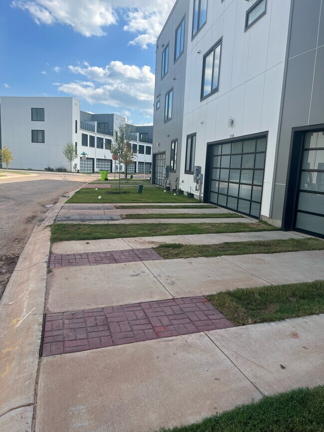 Building Photo - 1118 Nova St