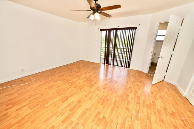 Building Photo - 5953 NW 24th Ct