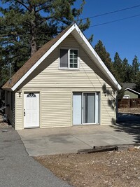 Building Photo - Cute House For Rent