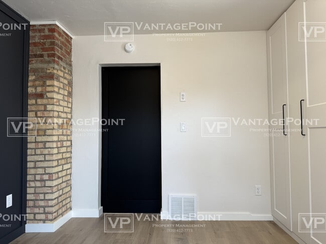 Building Photo - 1335 Dousman St