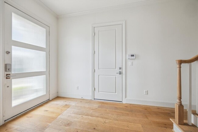 Building Photo - 1352 Kent Grv Pl