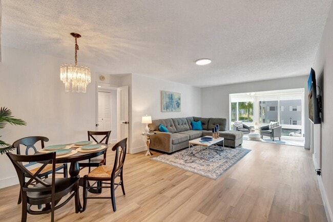 Building Photo - 17 Colonial Club Dr