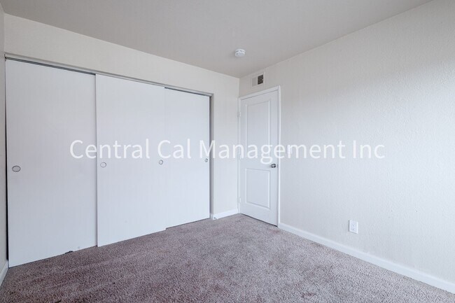 Building Photo - 813 Karma Ct