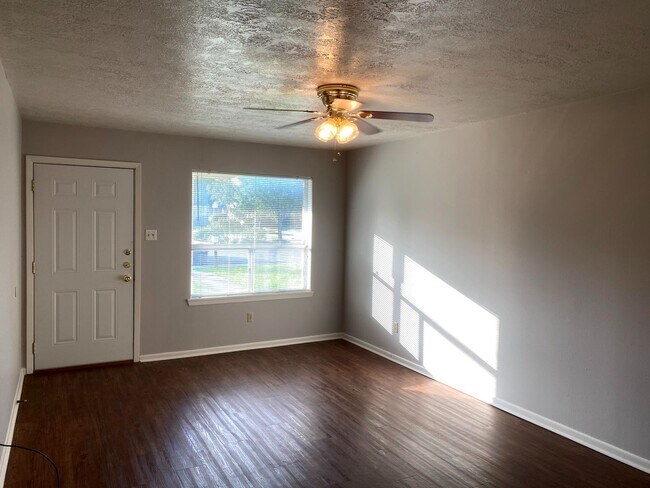 Building Photo - PRELEASE AVAILABLE! 2 BED 2 BATH DUPLEX WI...