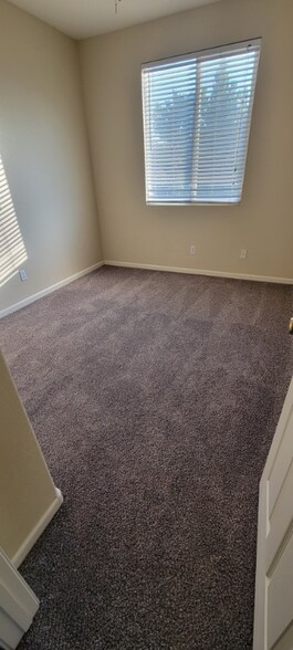 Building Photo - 1322 Paseo Belleza