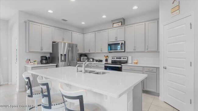 Building Photo - 8032 Mocan Ct