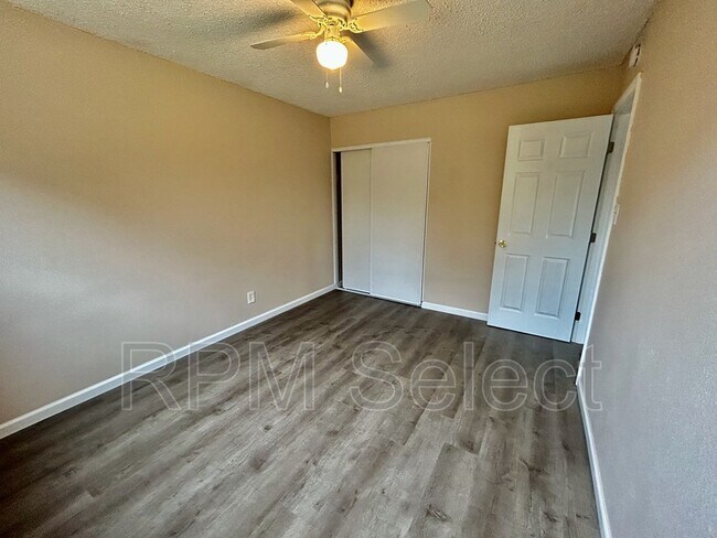 Building Photo - 164 Rounds St