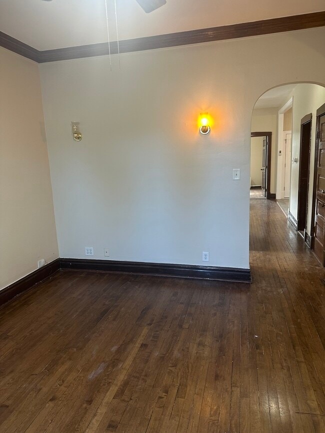 Building Photo - 4118 N Western Ave