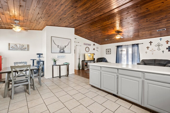 Building Photo - 310 Cll Quieta NE