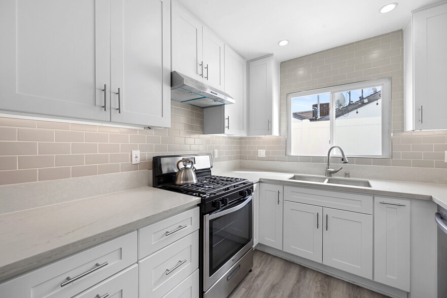 Building Photo - 18015 Collins St