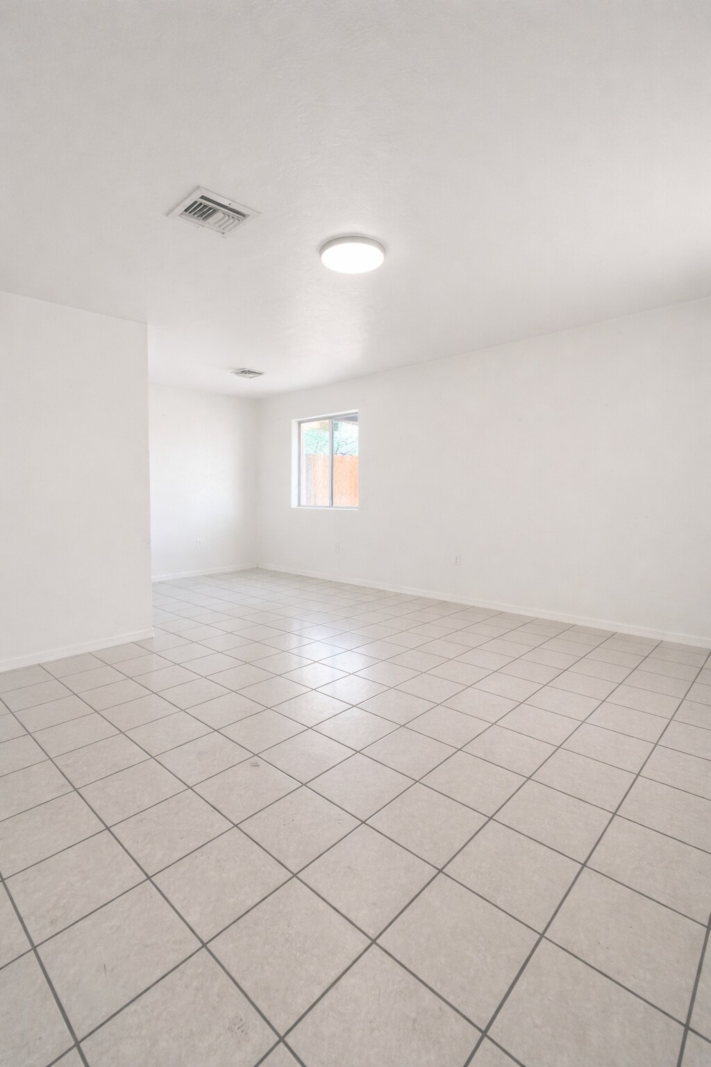 Building Photo - 230 E Teton Rd