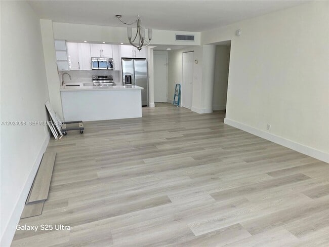 Building Photo - 3725 S Ocean Dr