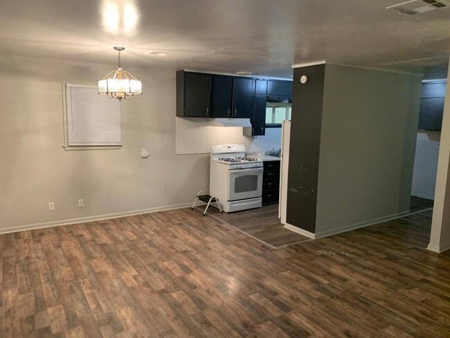 Building Photo - 1202 E 4th Ave