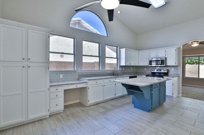 Building Photo - Pet Friendly 5-bedroom, 3 bath Home w/ Pool and Finished Basement