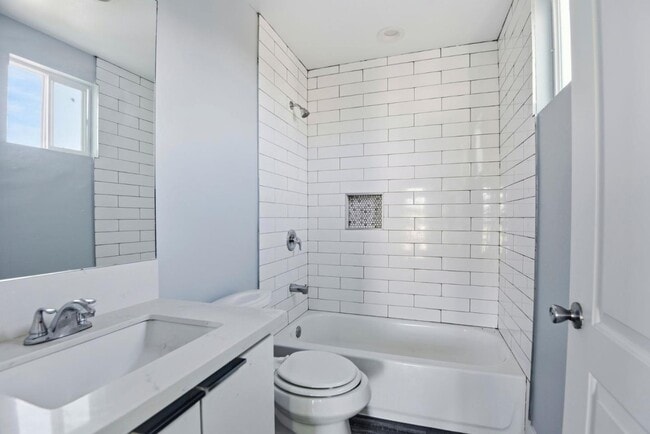 Building Photo - 608 E 29th St