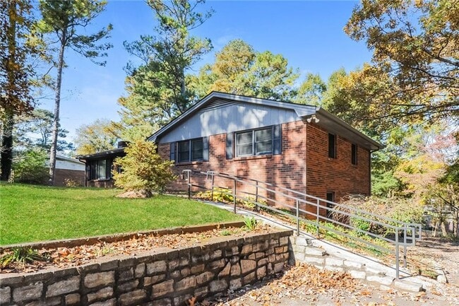 Building Photo - 609 Evergreen Dr