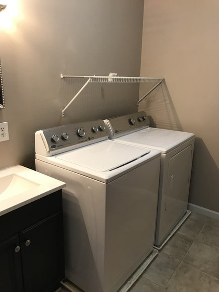 W/D furnished - 347 High St