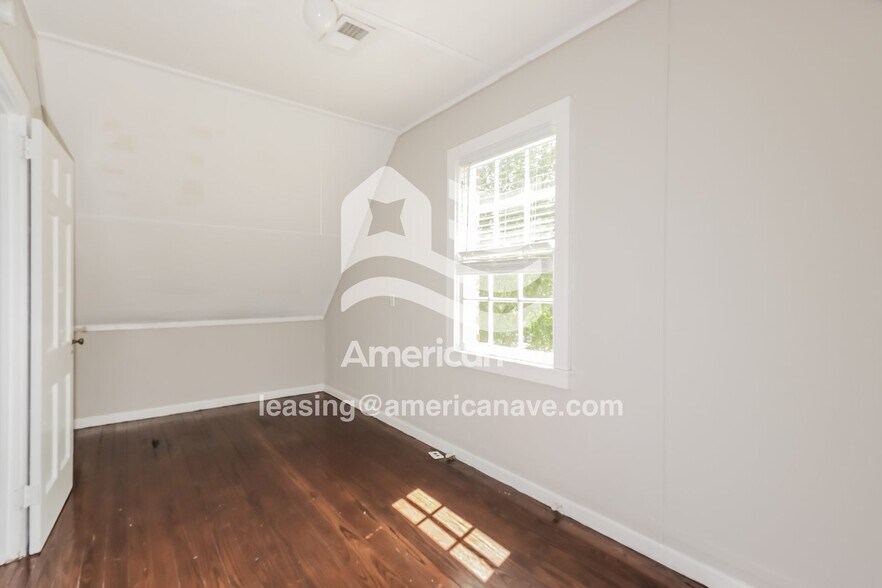 Building Photo - 3295 S Perry St