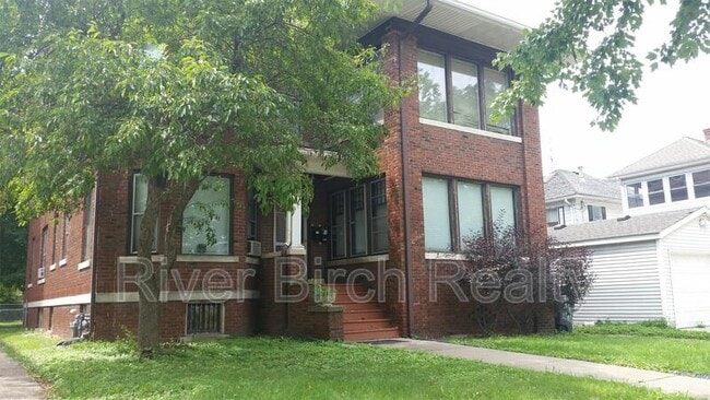 Building Photo - 811 S State St