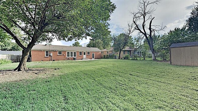 Building Photo - 2817 Clermont Pl