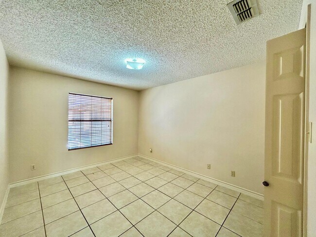 Building Photo - 201 Martingale