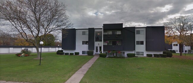 Primary Photo - 114 Kennedy Pkwy