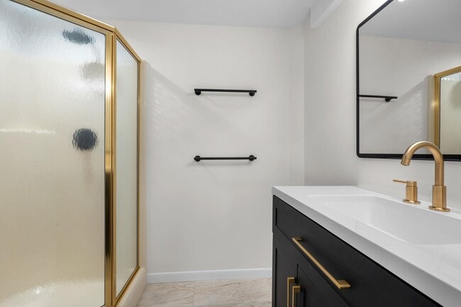 Building Photo - 2 Rockingham Ct