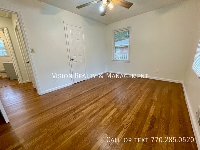 Building Photo - 6328 Oakview Ln