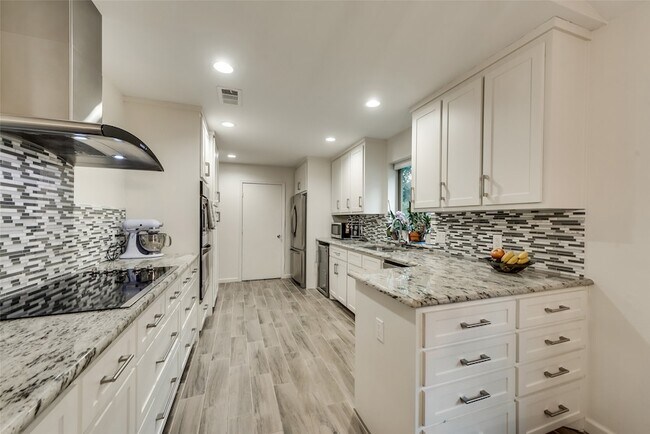 Building Photo - 6931 Echo Bluff Dr