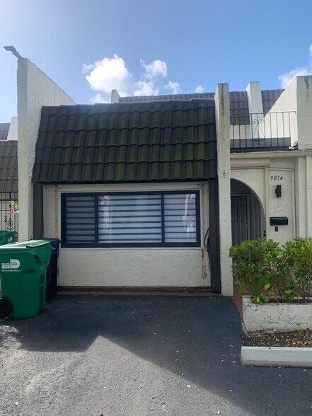 Building Photo - 9014 SW 62nd Ter