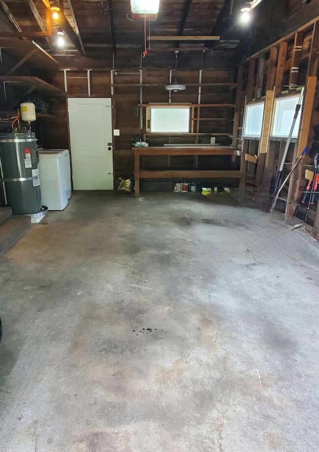 Building Photo - Welcome to Your Lynnwood Retreat!