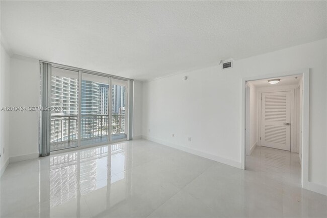 Building Photo - 2000 N Bayshore Dr