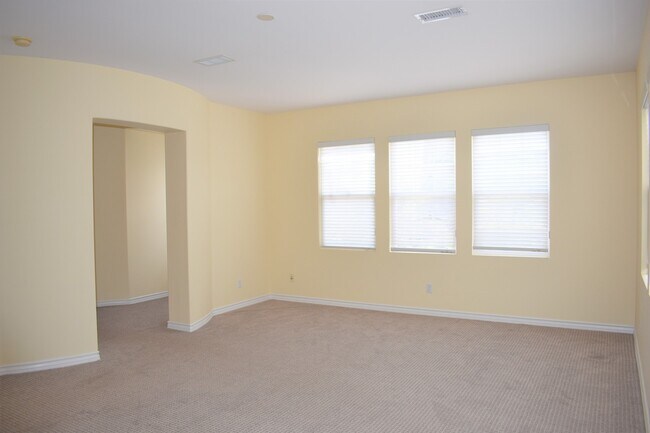 Building Photo - Beautiful 5 bedroom, 5 bath home in Desirable North Park Irvine