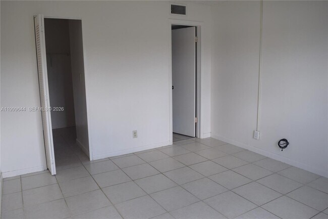 Building Photo - 10013 Winding Lake Rd