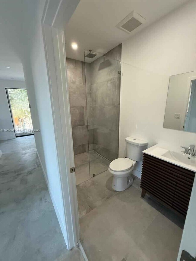 Building Photo - Northwest 99th Terrace, Miami, FL 33147 - 4 BR 3 BA townhouse