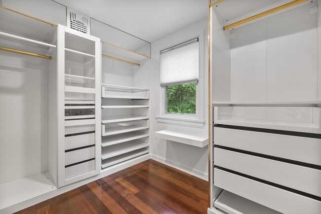 Building Photo - 4 Hadley Rd