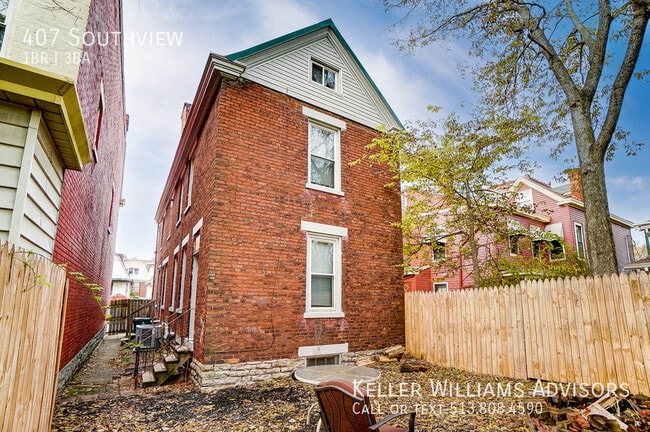 Building Photo - 407 Southview-