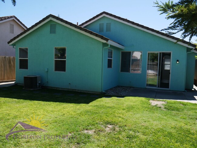 Building Photo - Bright Open 2 Bed 2 Bath 1,043 Sq Ft Antelope home