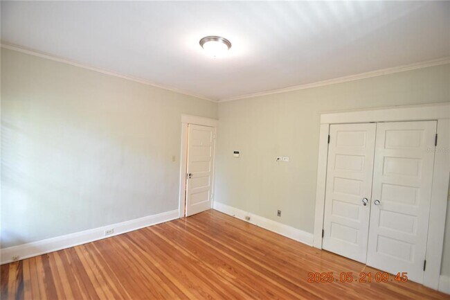 Building Photo - 810 S Packwood Ave