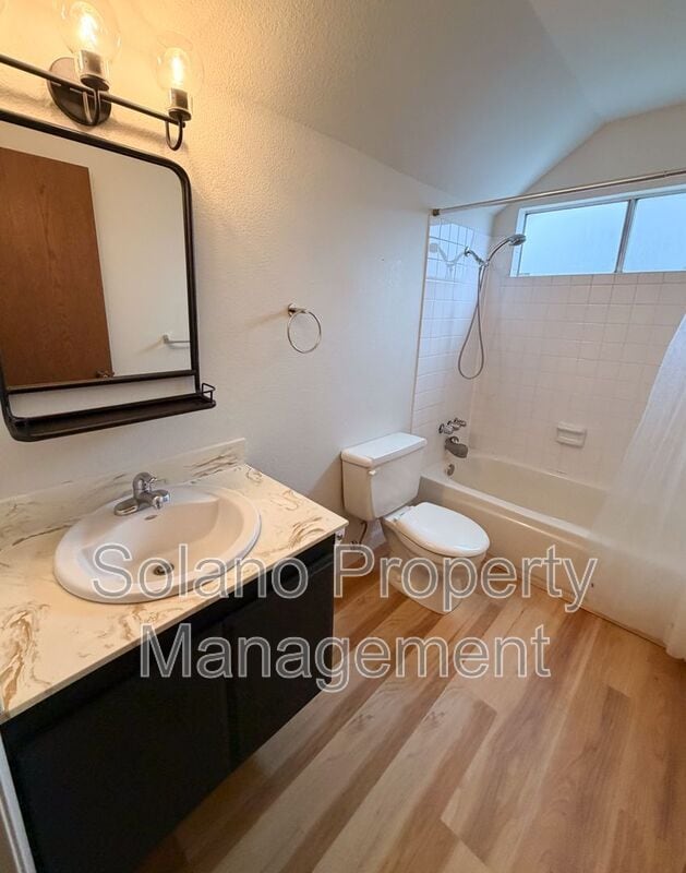 Building Photo - 950 Pembroke Way