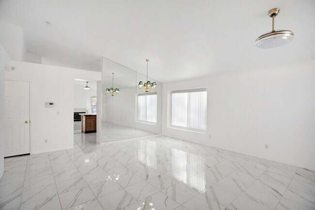 Building Photo - Single Story, 3 Bedroom, Peccole Ranch Beauty